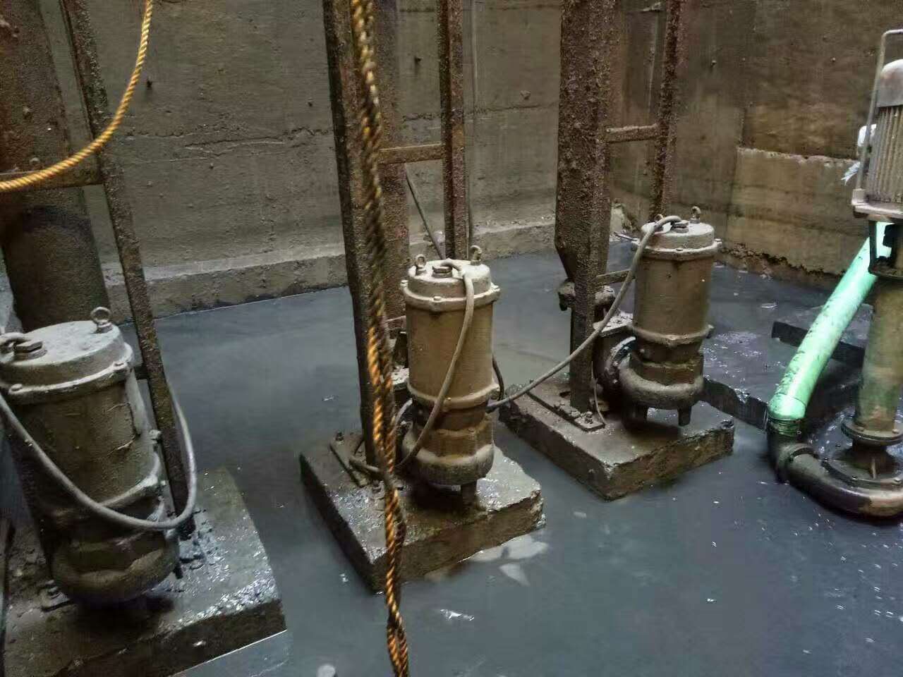 坊子污水池清理